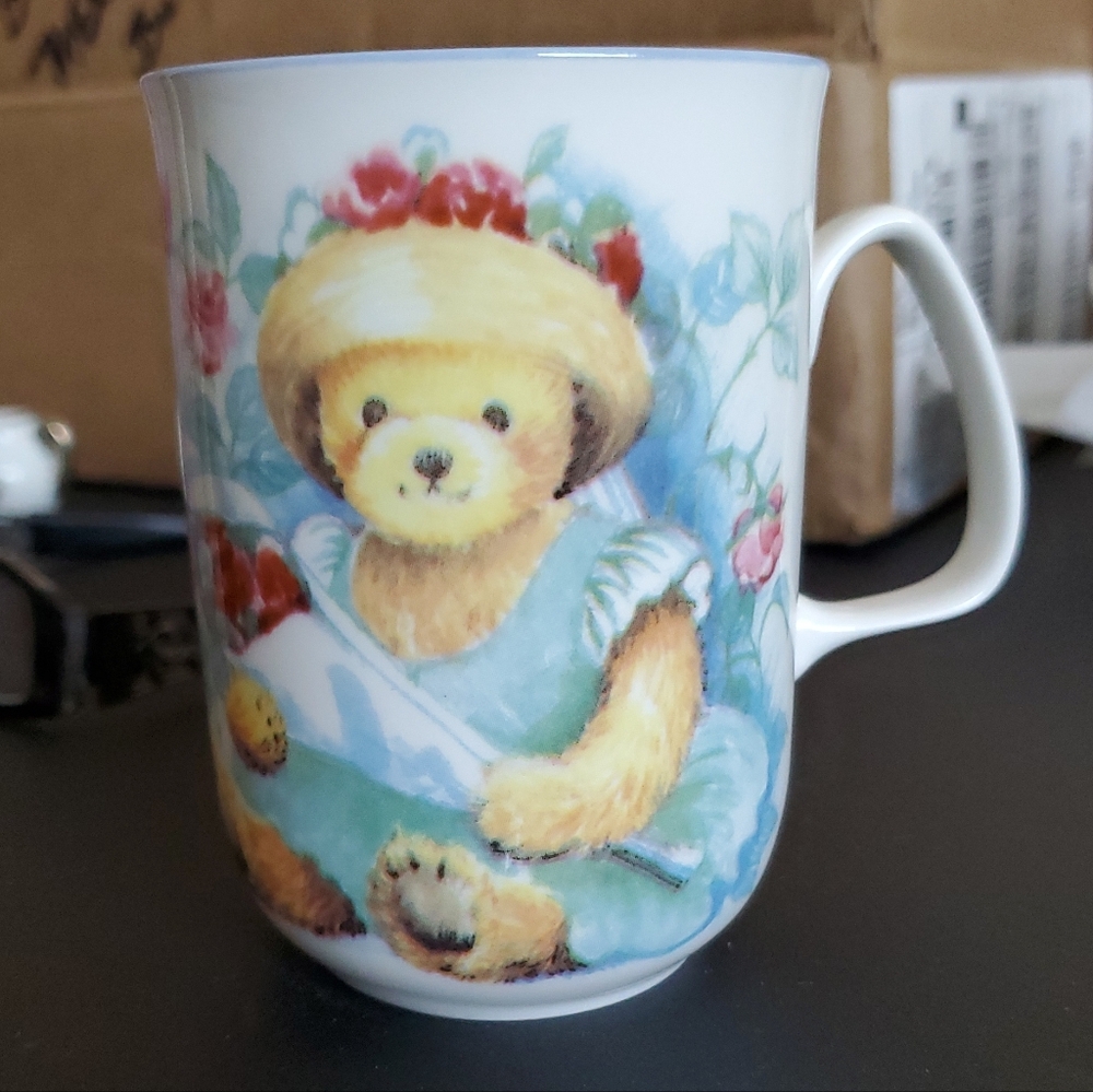 "Teddy Bear Picnic" 4"  MUG Paul Cardew Design Fine Bone China Made in ENGLAND
